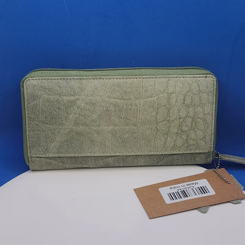 NWT Light Green Genuine Leather RFID Protected Wallet - Picture 2 of 8